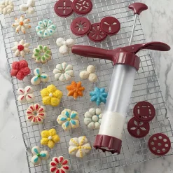 New 🔥 Nordic Ware 13-Piece Cookie Press With 12 Cookie Discs 🔥